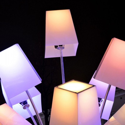 吊灯还是吸顶灯?客厅、卧室选灯具   ，除了好看还得注意这几点!